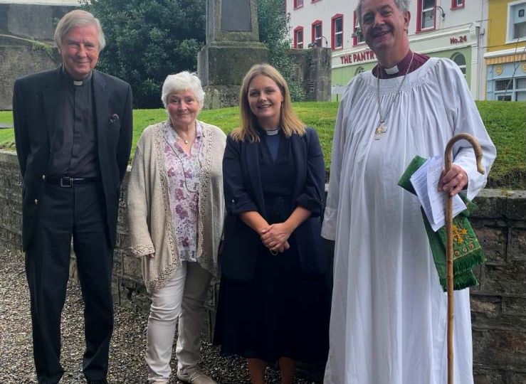Bishop-Michael-Burrows-Rev.-Nicola-Halford-Dean-Leslie-and-Avril-Forrest-on-the-50th-Anniversary-of-his-Ordination-as-Priest-opt